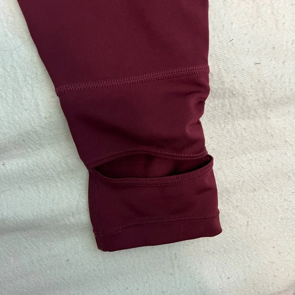 GapFit Eclipse High Rise Stirrup Red Maroon Currant Yoga Workout Leggings Size M - Picture 5 of 8